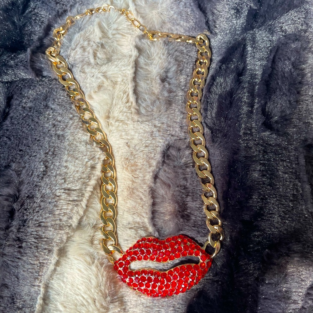 Red Lips necklace